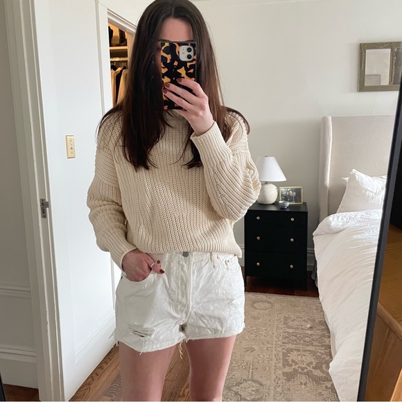 LIKE NEW Levi’s 501 Original Fit High Rise Women's Shorts in White - Picture 1 of 4